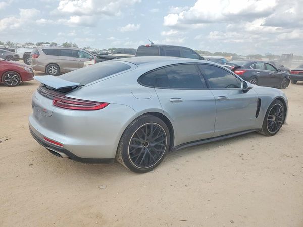 2018 PORSCHE PANAMERA