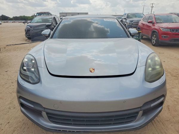 2018 PORSCHE PANAMERA