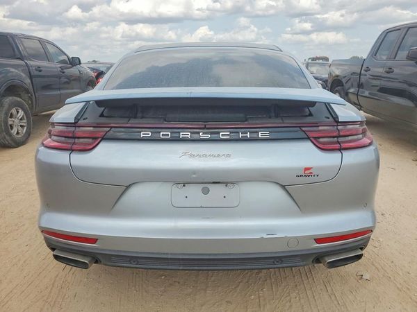 2018 PORSCHE PANAMERA