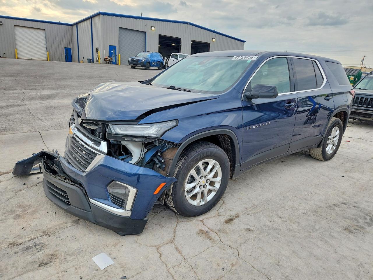 2022 CHEVROLET TRAVERSE LS — Front 3/4