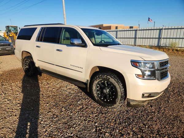 2015 CHEVROLET SUBURBAN LT — Passenger 3/4