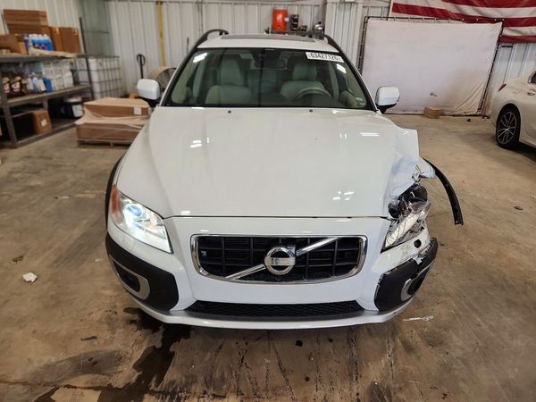 2013 VOLVO XC70
