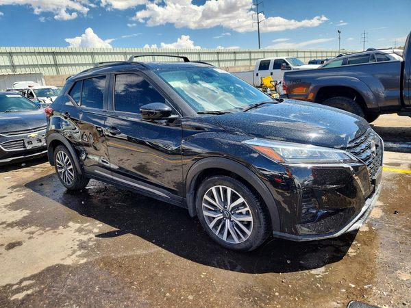 2024 NISSAN KICKS SR