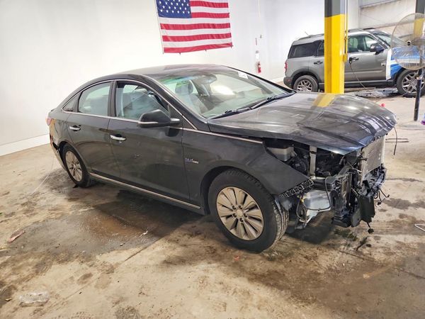 2016 HYUNDAI SONATA GL (Middle-Low) — Passenger 3/4