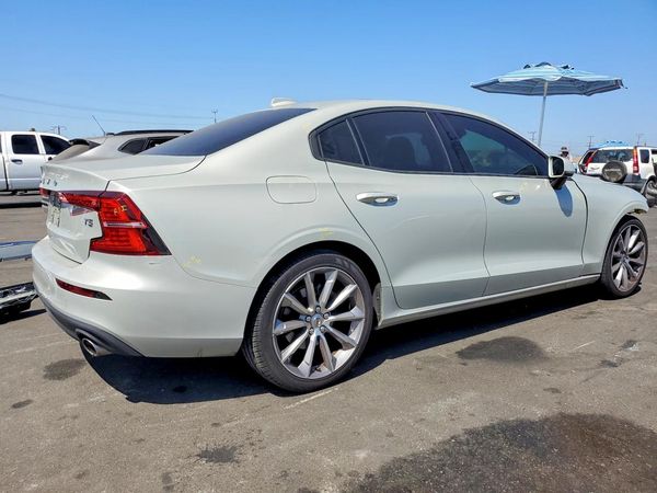 2019 VOLVO S60