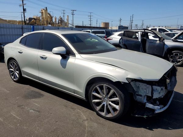2019 VOLVO S60