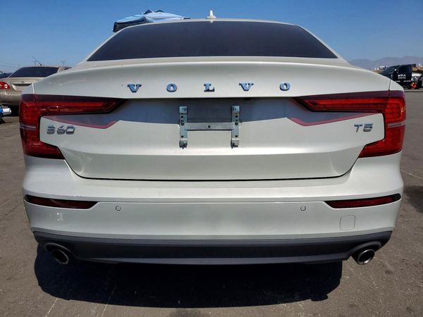 2019 VOLVO S60