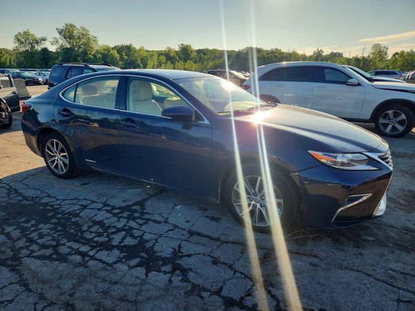2016 LEXUS ES 300h
