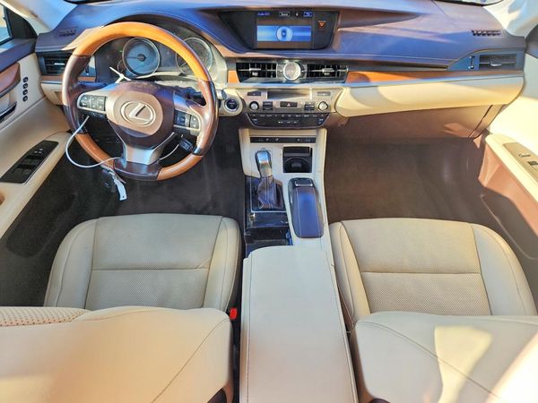 2016 LEXUS ES 300h