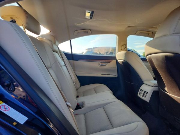 2016 LEXUS ES 300h