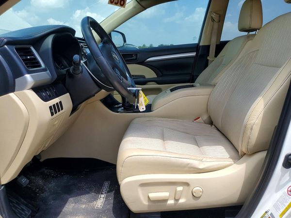 2019 TOYOTA HIGHLANDER LE/LE Plus