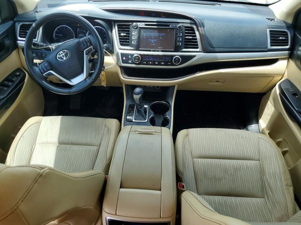 2019 TOYOTA HIGHLANDER LE/LE Plus