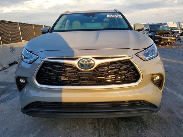 2022 TOYOTA HIGHLANDER Special Edition — DIRF