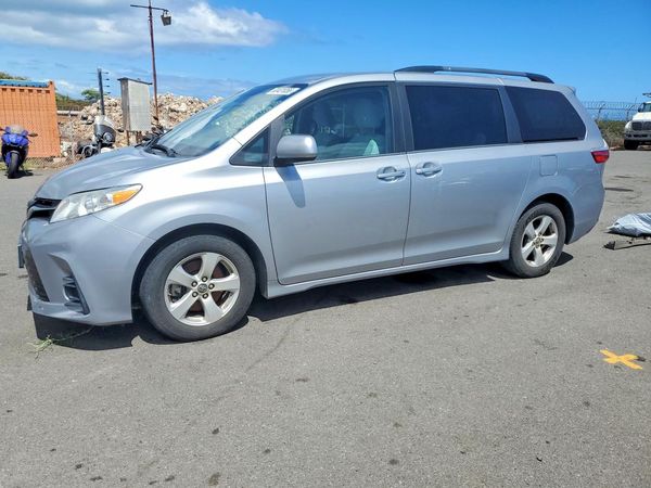 2018 TOYOTA SIENNA