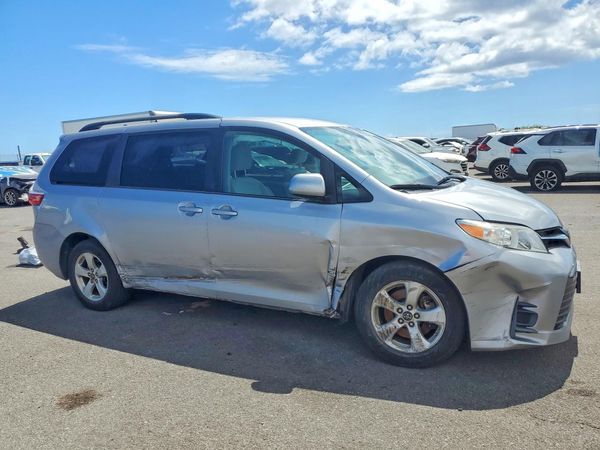 2018 TOYOTA SIENNA