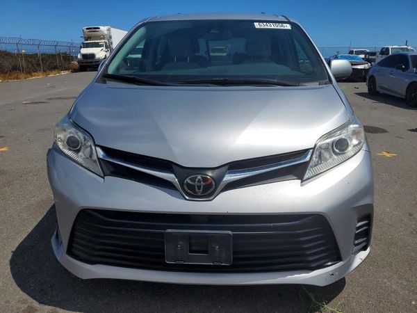 2018 TOYOTA SIENNA