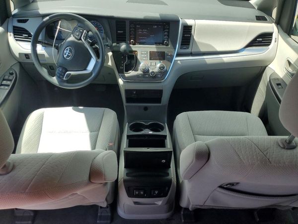 2018 TOYOTA SIENNA
