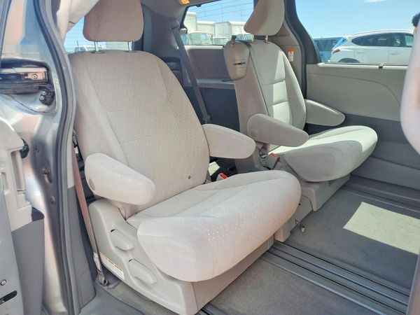 2018 TOYOTA SIENNA