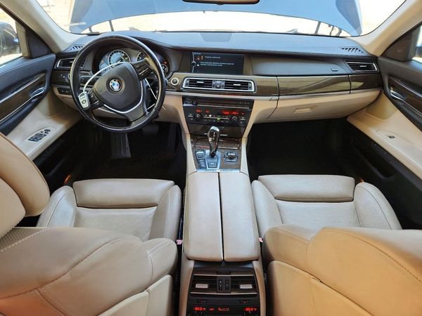2012 BMW 750 750Lxi/Alpina B7 xDrive