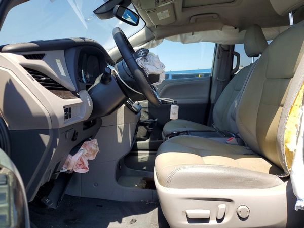 2020 TOYOTA SIENNA Q grade