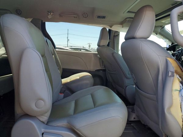 2020 TOYOTA SIENNA Q grade