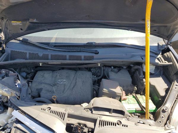 2020 TOYOTA SIENNA Q grade