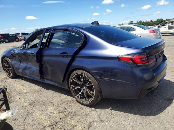 2022 BMW M5