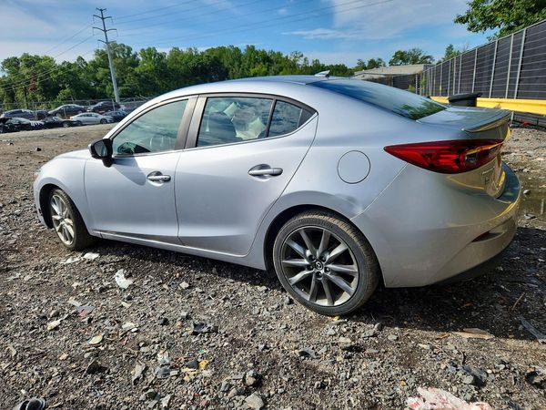 2018 MAZDA 3 Touring