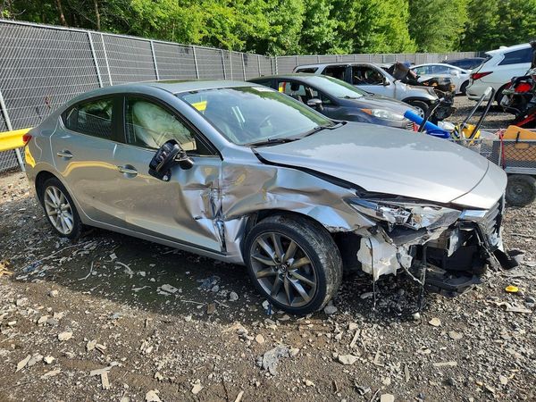 2018 MAZDA 3 Touring