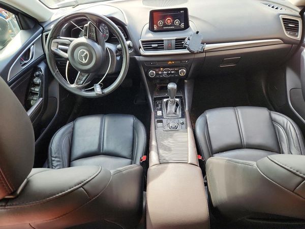 2018 MAZDA 3 Touring
