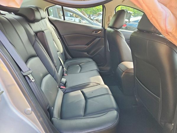 2018 MAZDA 3 Touring