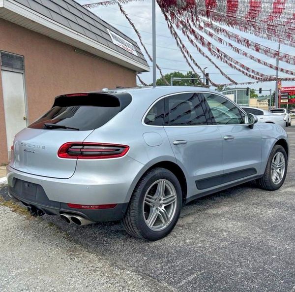 2017 PORSCHE MACAN