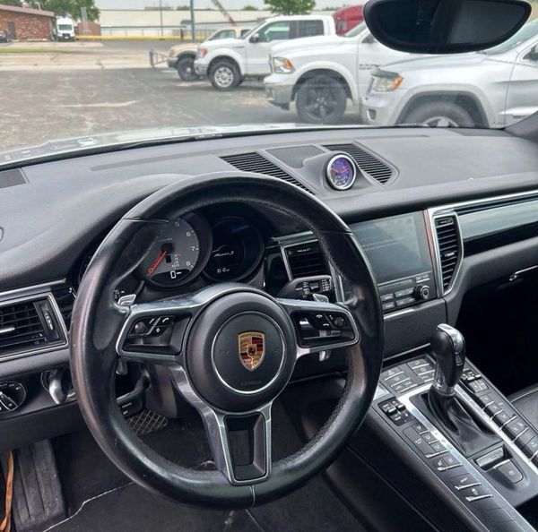 2017 PORSCHE MACAN