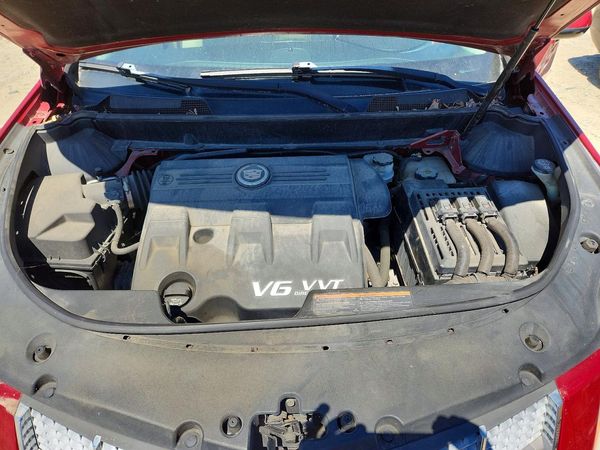 2012 CADILLAC SRX Luxury — Engine bay