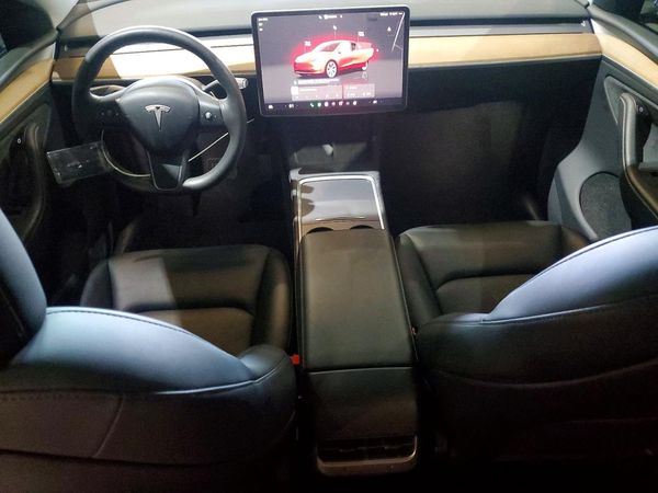 2024 TESLA MODEL Y