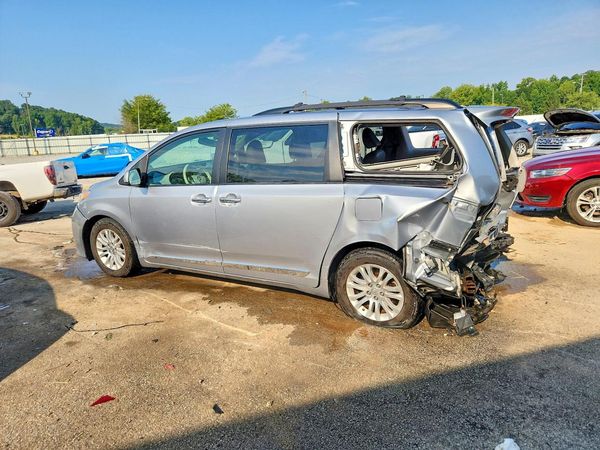 2014 TOYOTA SIENNA