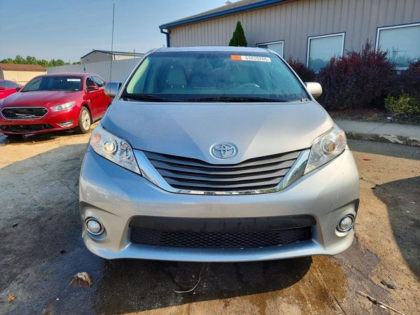 2014 TOYOTA SIENNA