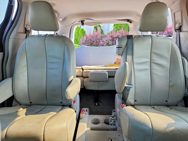 2014 TOYOTA SIENNA