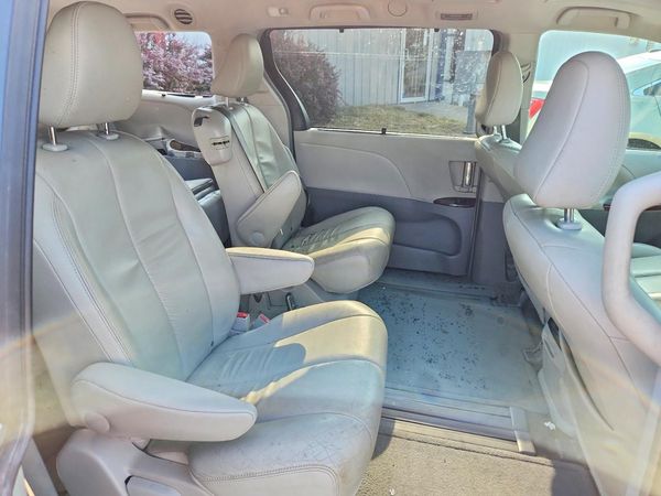 2014 TOYOTA SIENNA