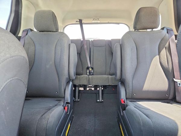 2022 KIA CARNIVAL LX, LX Seat Package