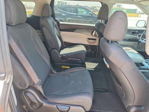 2022 KIA CARNIVAL LX, LX Seat Package