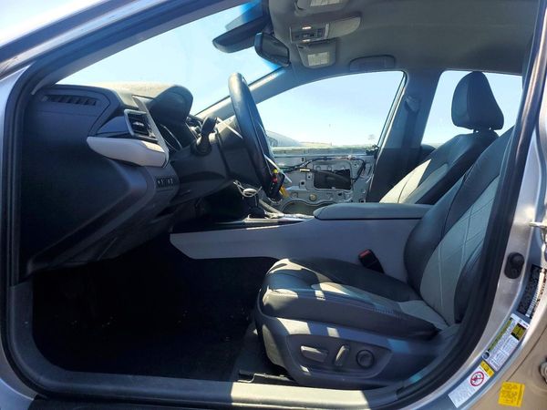 2019 TOYOTA CAMRY SOLA SE/XLE Hybrid — DENT