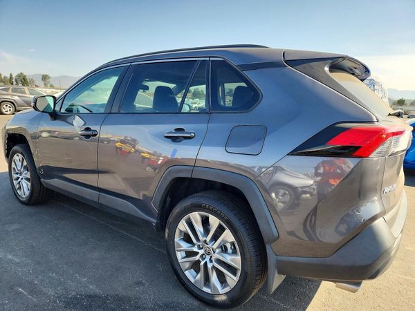 2022 TOYOTA RAV4 XLE Premium
