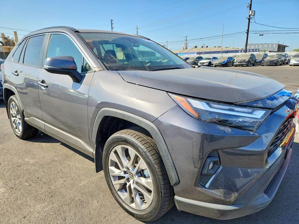 2022 TOYOTA RAV4 XLE Premium