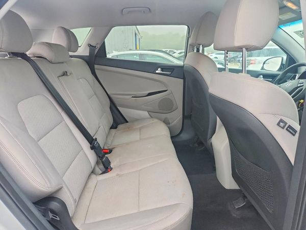 2021 HYUNDAI TUCSON SE