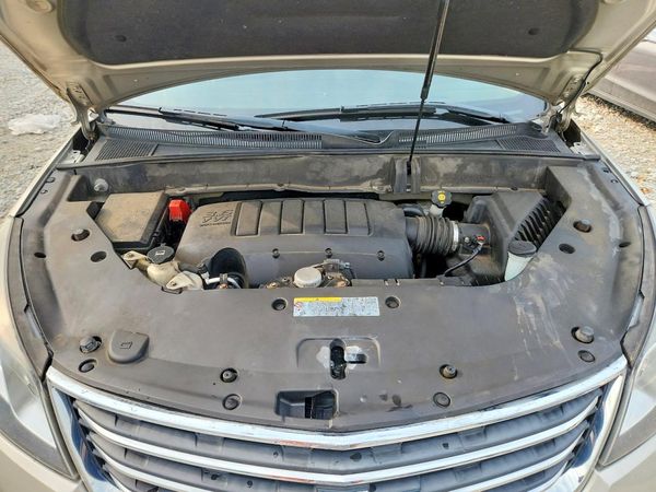 2015 CHEVROLET TRAVERSE LTZ — Engine bay