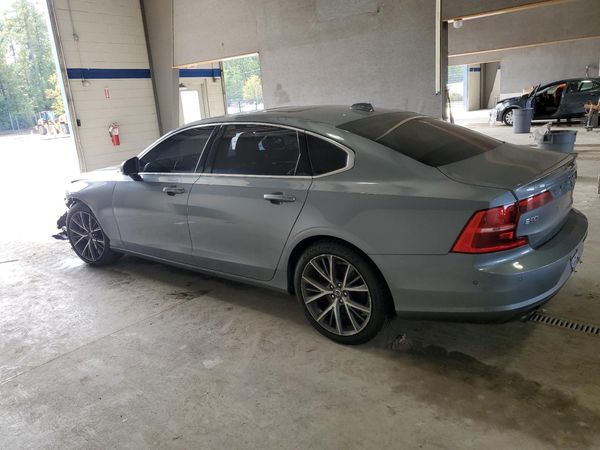 2018 VOLVO S90 Momentum