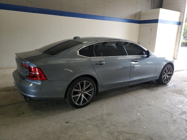 2018 VOLVO S90 Momentum