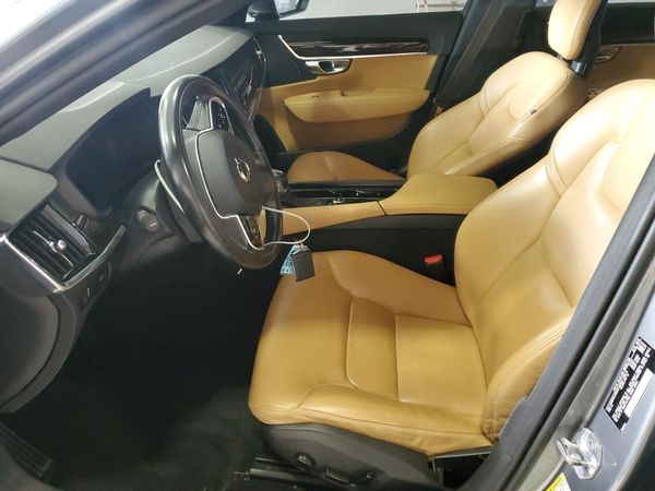 2018 VOLVO S90 Momentum