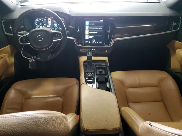 2018 VOLVO S90 Momentum